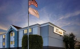 Candlewood Suites Irvine East